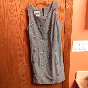 3/$40 Vintage Byer Too! Plaid Fitted Dress w/ Embroidered Flowers